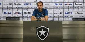 Com foco do Botafogo na Libertadores, Carli diz: 'Difícil concentrar no Santos'