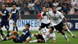 Arana e Camacho devem ser as novidades do Corinthians contra o Vasco