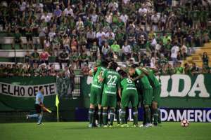 Reinaldo volta de suspensão e Chapecoense deve manter Alan Ruschel