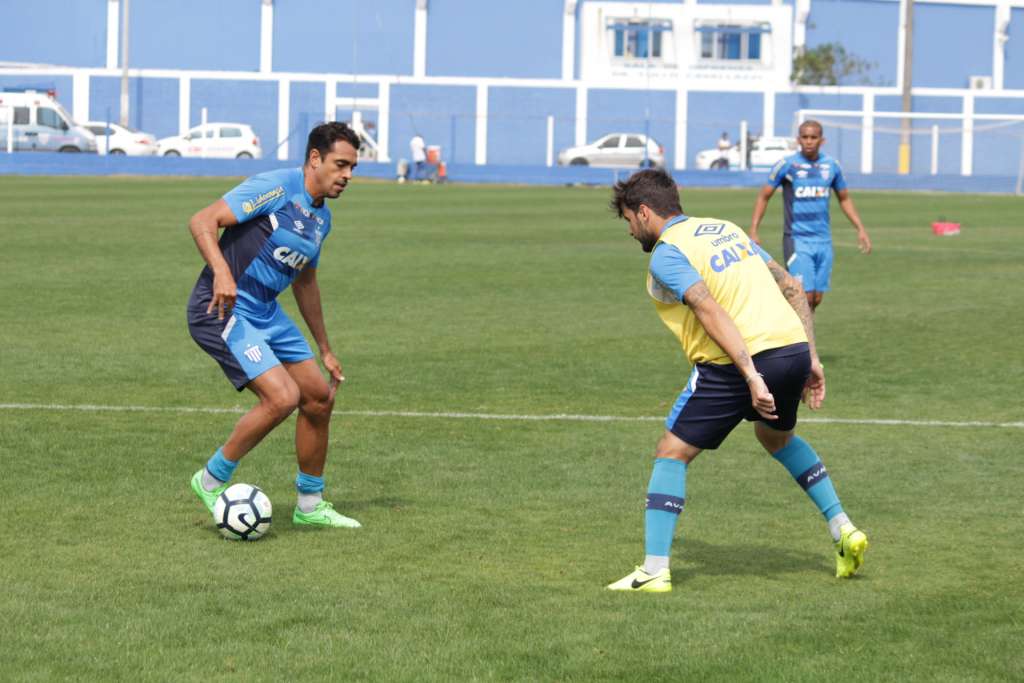 Juan vira dúvida, Willians ganha espaço e Avaí deve ter mudanças