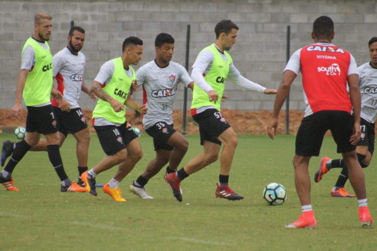 Vitória treina forte para enfrentar o São Paulo