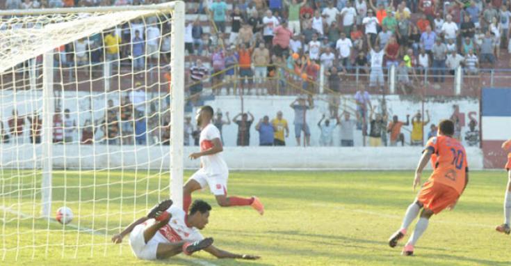 Em jogada individual de Paulinho, o Manthiqueira virou e garantiu o acesso. Foto: Leandro Oliveira - AD Manthiqueira