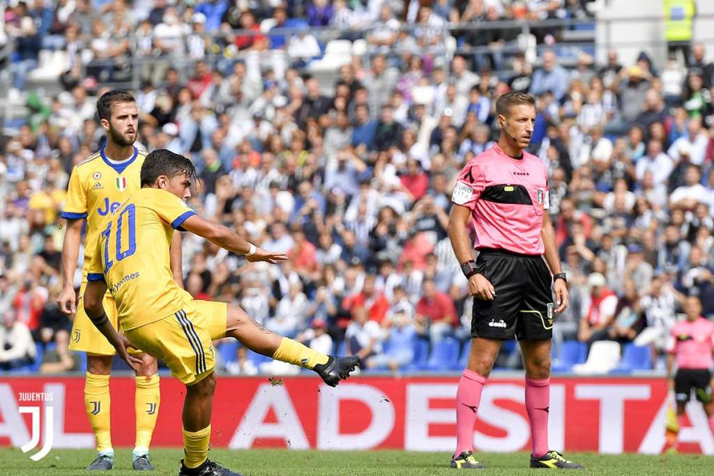 Com show de Dybala, Juventus derrota Sassuolo e lidera