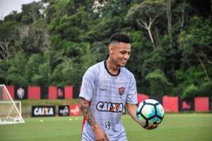 Neilton vira arma do Vitória para jogo decisivo contra a luta pelo rebaixamento