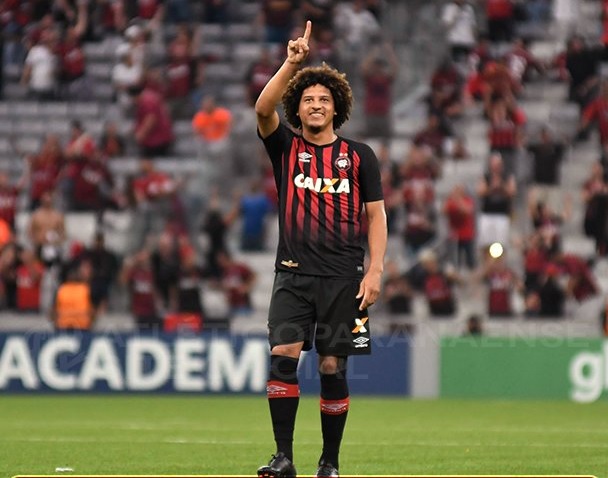 Felipe Gedoz foi um dos destaques da virada do Atlético-PR: Olho na Libertadores - Foto: Fabio Wosniak/Site Oficial
