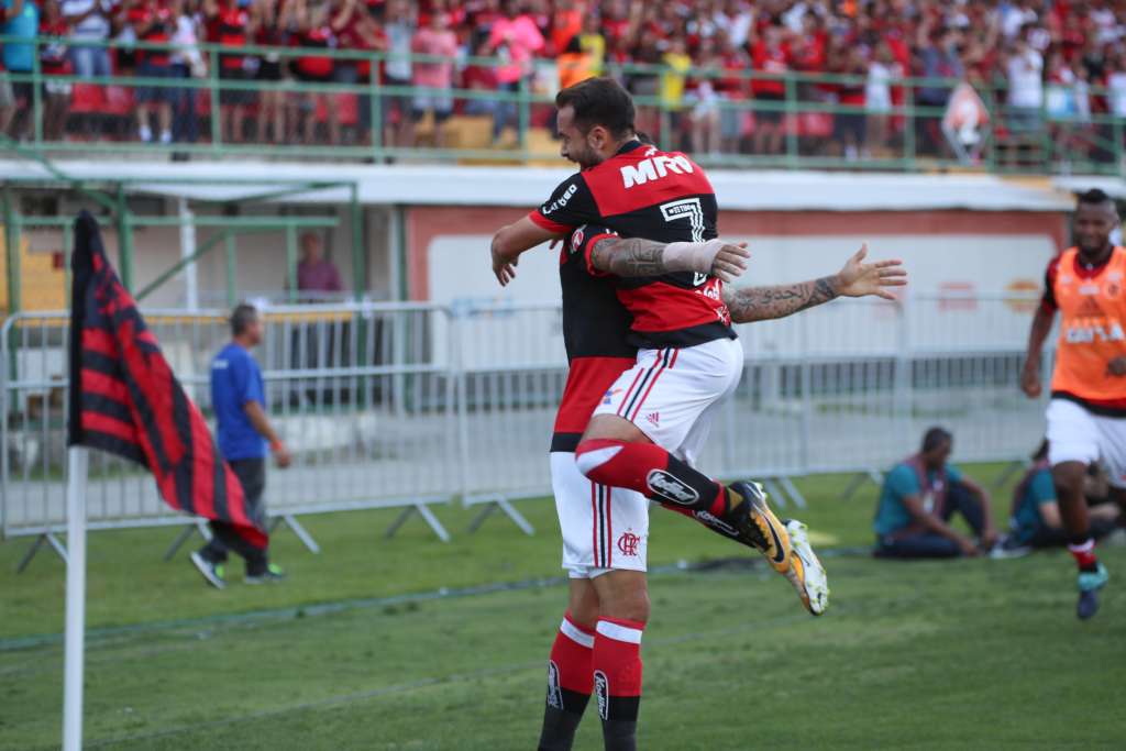 Everton Ribeiro comemora gol que decretou vitória do Fla: Briga no topo - Foto: Gilvan de Souza/CR Flamengo Everton Ribeiro comemora gol que decretou vitória do Fla: Briga no topo - Foto: Gilvan de Souza/CR Flamengo
