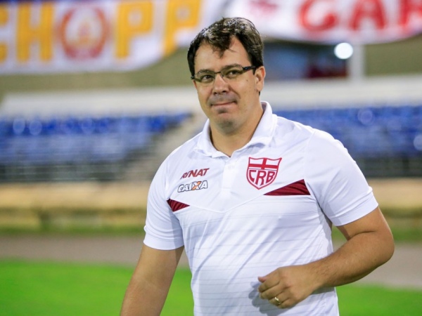 Série B: Distante do G4, CRB anuncia saída de Dado Cavalcanti