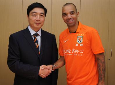 Tardelli está indo bem na China, onde se joga em outro ritmo