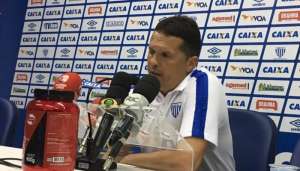 Claudinei Oliveira lamenta empate do Avaí, mas pede mais 'valorização'