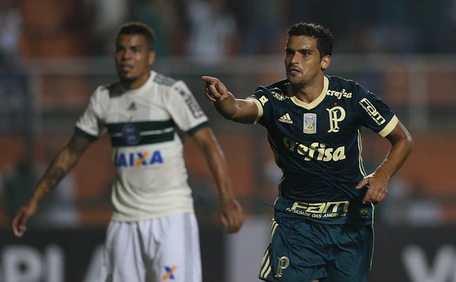 Jean marcou o gol da vitória do Palmeiras diante do Coritiba