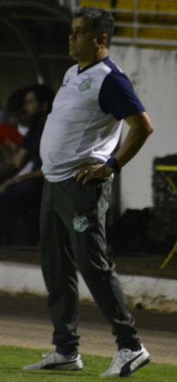 Marcelo Cabo precisa da vitória contra Guarani