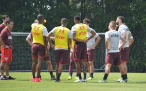 Cueva treina com titulares e pode recuperar espaço no São Paulo