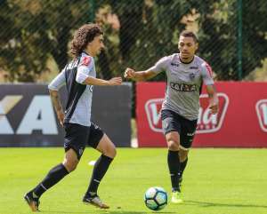 Valdívia desfalca treino, mas não deve ser problema para o Atlético-MG domingo