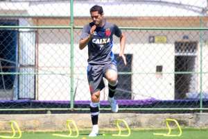 Anderson Martins elogia elenco e divide méritos pela evolução defensiva do Vasco