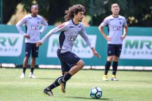 Yago é testado no Atlético-MG e Marcos Rocha fica fora de treino