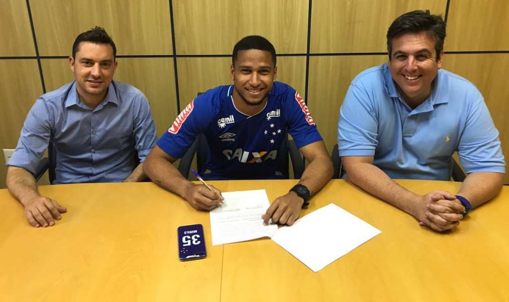 Murilo renovou com Cruzeiro até 2021