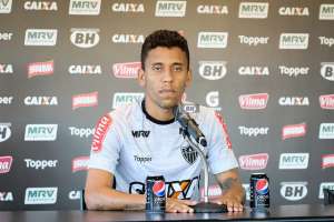 Marcos Rocha tem lesão diagnosticada no joelho e vira desfalque no Atlético-MG