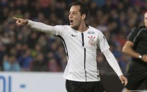 Rodriguinho mostra abatimento e Corinthians nega crise após eliminação