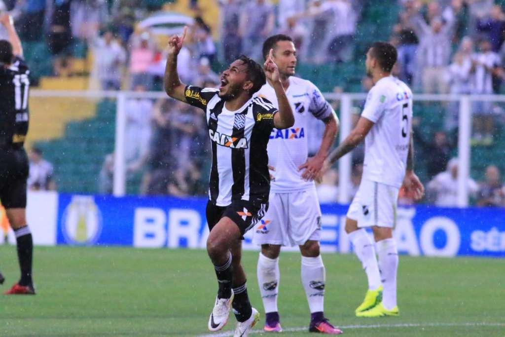 O Figueirense levou a melhor e venceu o ABC no Orlando Scarpelli. (Foto: Divulgação / Figueirense)