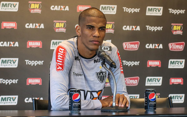 Leonardo Silva treina e é relacionado no Atlético-MG para encarar o Vitória