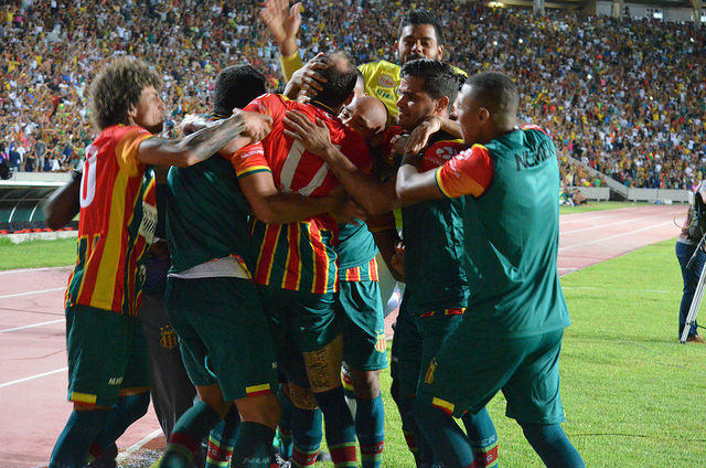 ESPECIAL FI: Sampaio supera desconfiança e salários atrasados para retornar à Série B