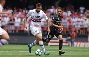 Após polêmica e suspensão, Dorival terá de definir substituto de Júnior Tavares