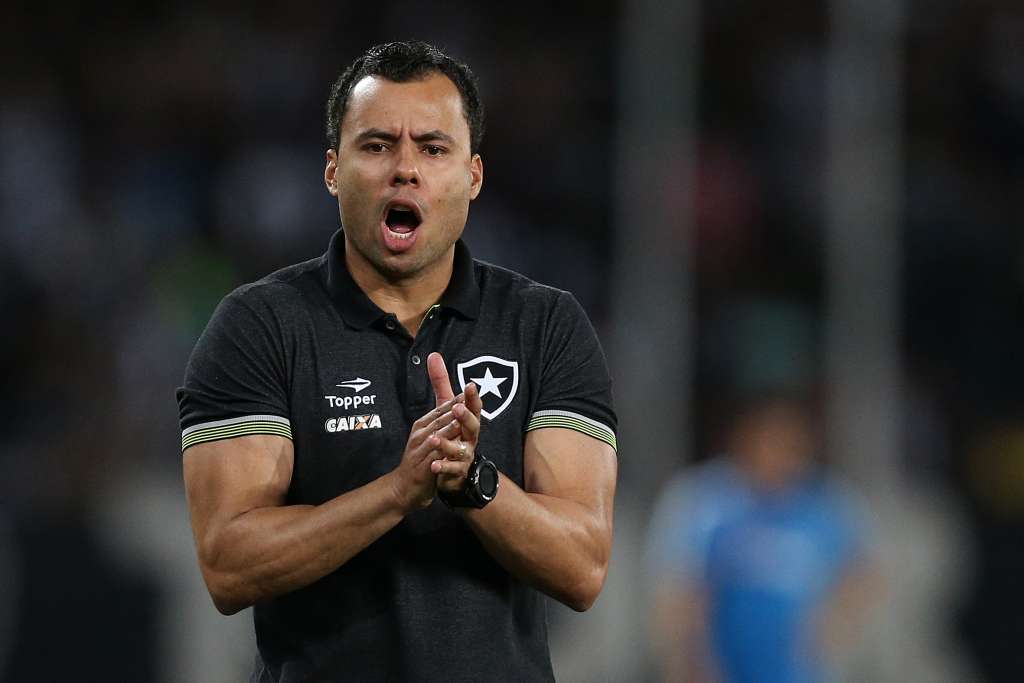 Jair Ventura destacou a união do grupo após a vitória por 3 a 2 sobre o Coritiba, no último domingo