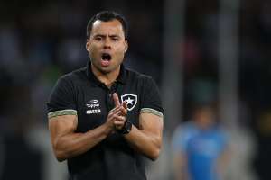 Botafogo vê vitória sobre Coritiba como prova de força após queda na Libertadores