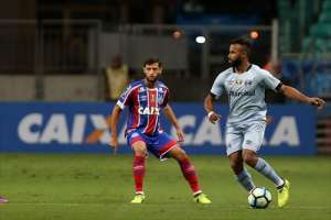 Edílson nega pênalti pelo Grêmio e critica árbitros auxiliares: 'Eles pipocam'