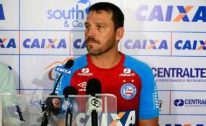 Interino comemora vitória do Bahia em cima do Grêmio e saída do Z4