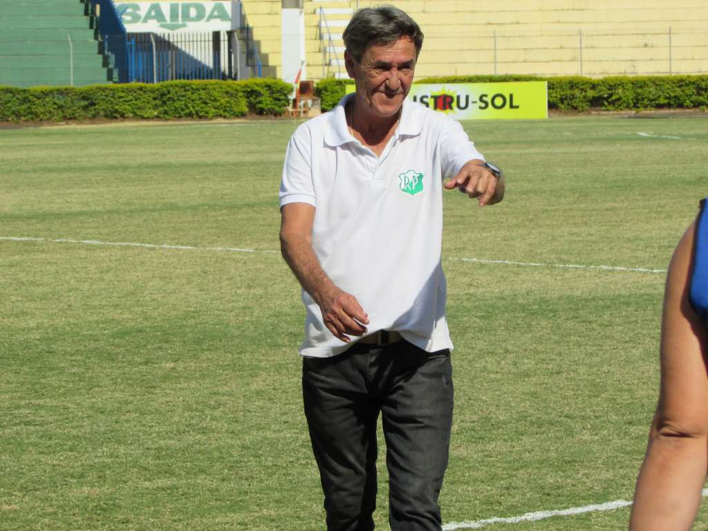 Para o primeiro jogo o treinador rio-pretense não poderá contar com a zagueira Siméia, que recebeu o terceiro cartão amarelo (Foto: Muller Merlotto Silva)