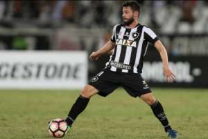 Por vaga na Libertadores, João Paulo pede para Botafogo pensar jogo a jogo