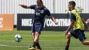 Maycon lembra apedrejamento e 