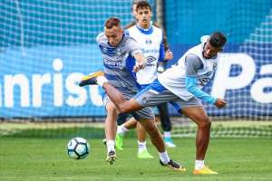 Repleto de desfalques, Grêmio treina sem definição de time para domingo