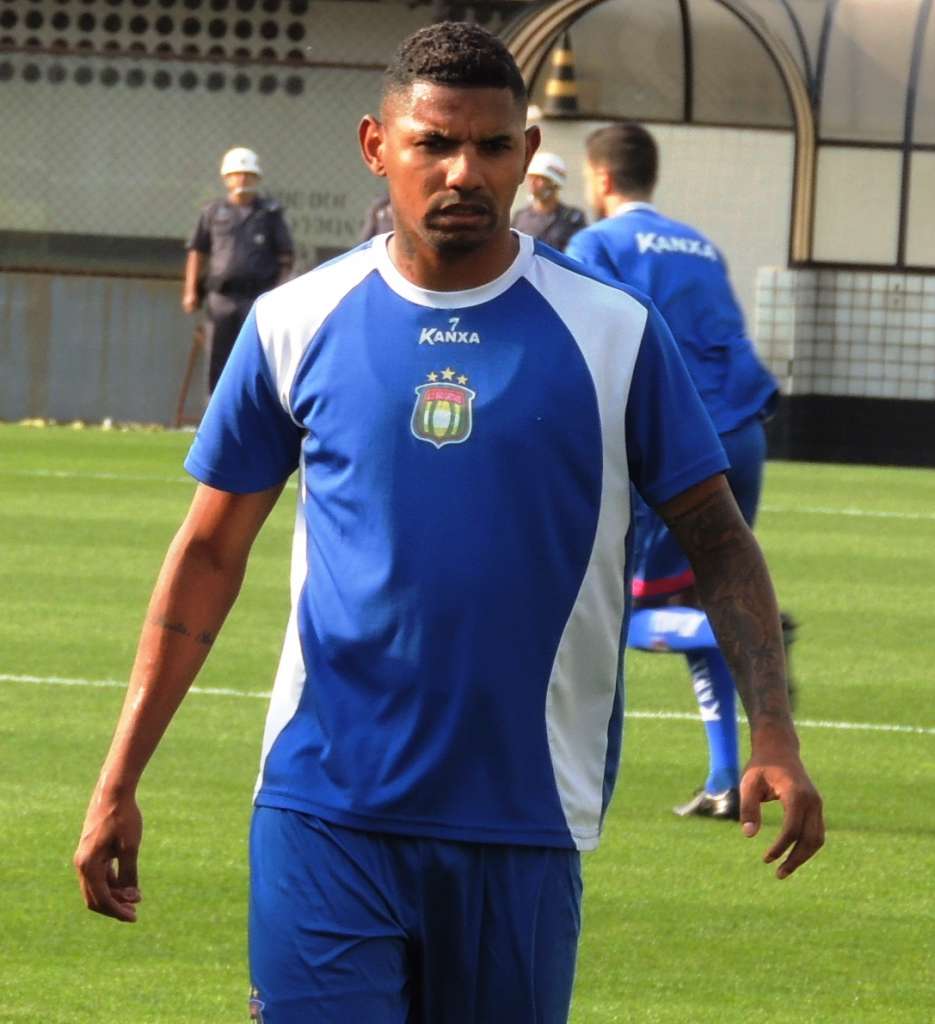 Régis agradece carinho recebido dos torcedores em vitória contra o Mirassol