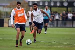 Kazim marca em treino e garante vaga como titular do Corinthians contra Cruzeiro