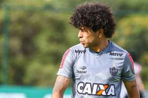 Luan volta a desfalcar treino e vira dúvida para estreia de Oswaldo no Atlético