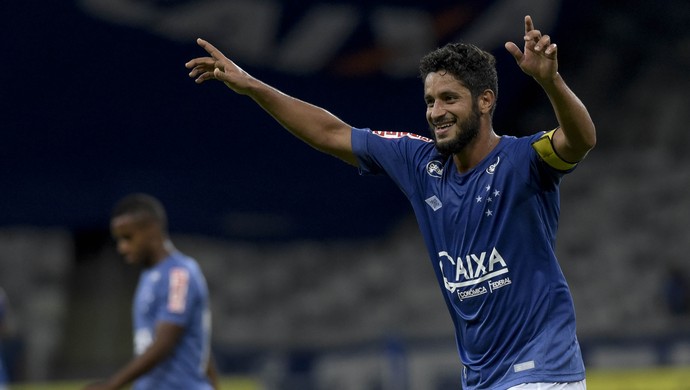 Torcedor, Léo celebra título da Copa do Brasil pelo Cruzeiro