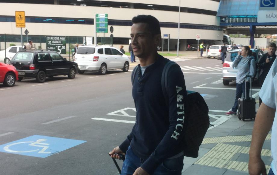 Cícero já está em Porto Alegre para reforçar o Grêmio - Divulgação/Twitter
