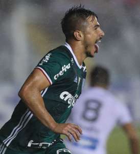 Willian espera ajudar o Palmeiras a vencer novamente contra o Santos