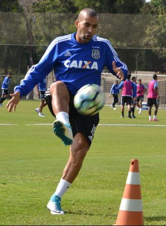 Emerson Sheik reforça o ataque da Macaca