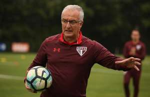 Luta contra a zona de rebaixamento 'empaca' planejamento de 2018 do São Paulo