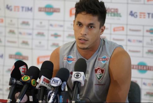 Jogador pode ser novidade neste domingo