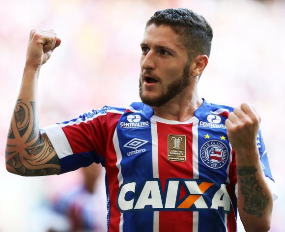 Zé Rafael fez o gol do Tricolor na raça, mas o Bahia não suportou pressão do Coritiba