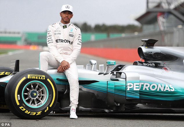 F1: Hamilton parabeniza Verstappen por vitória e admite cautela após terminar em 2º