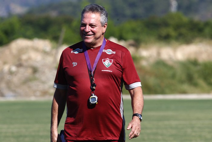 Abel diz não temer risco de rebaixamento no Fluminense: ‘Vamos sair dessa’