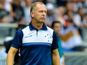 Mano Menezes aponta justiça no empate do Cruzeiro com o Corinthians