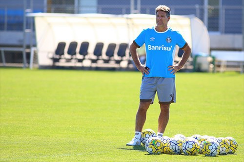 Renato exalta vitória do Grêmio com time desfalcado e minimiza futebol sem brilho