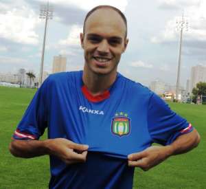 Copa Paulista: Após marcar, atacante do São Caetano festeja fim de jejum de gols