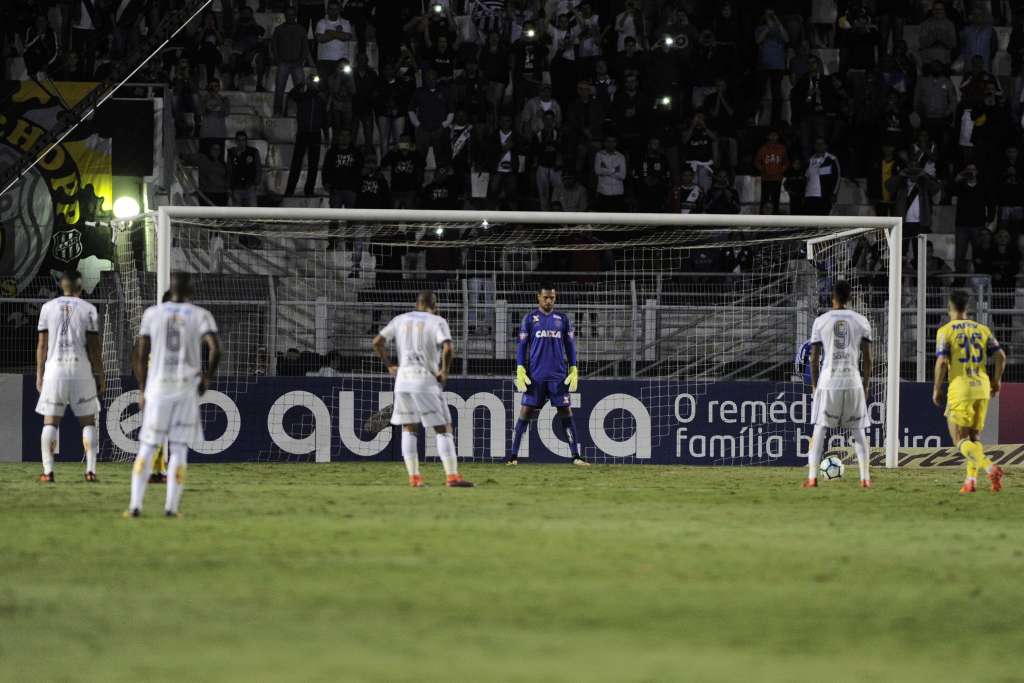 Emerson Sheik com a camisa 11 da Ponte Preta